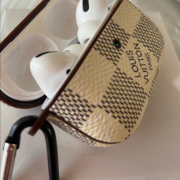 For Apple AirPods PRO 3rd & 4th gen case cover & Clip - Picture 8 of 13